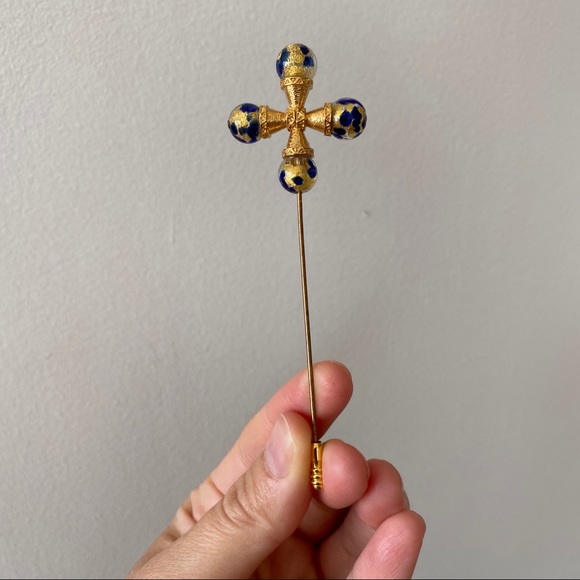 Gold Jacket pin - Picture 1 of 3